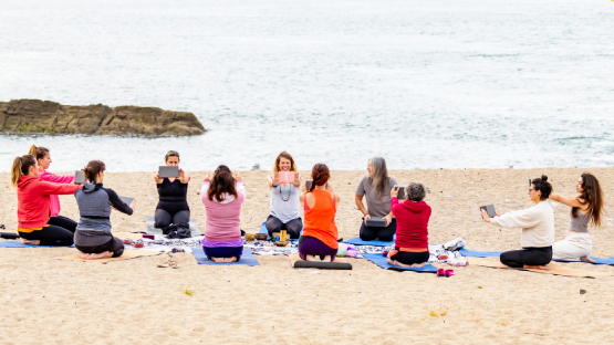 yoga-sur-la-plage-cote-basque