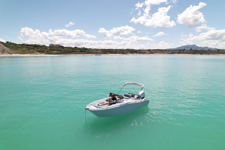 bateau BaiBoat dans le Pays Basque