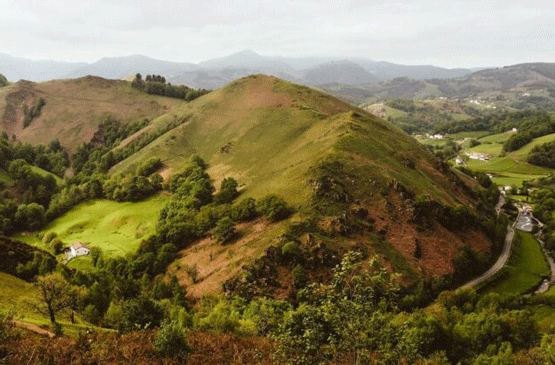 les-aldudes-quefaireaupaysbasque-365x555